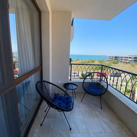 Designer By The Sea * بورغاس